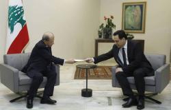 الرئيس اللبناني يقبل استقالة الحكومة
