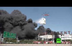 حريق كبير في مصنع لإعادة تدوير البلاستيك في العاصمة اليونانية والدخان السام يلف المدينة