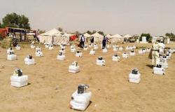 توزع مصابيح تعمل بالطاقة الشمسية لمخيمات النازحين في محافظة مأرب