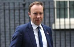 وزير صحة بريطانيا يعلق على قرار "أسترا زينيكا" بوقف التجارب على لقاح كورونا