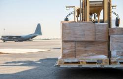 وزارة الدفاع ترسل طائرة محملة بشحنة مساعدات طبية إلى العراق
