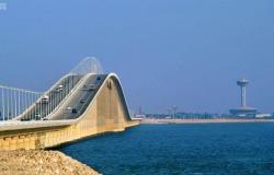 البحرين تعلن إجراءات دخول القادمين عبر جسر الملك فهد بشرط فحص مخبري بـ 60 دينارًا