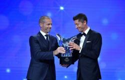 "ليفاندوفسكي" يتوج بجائزة أفضل لاعب في أوروبا .. و"فليك " المدرب الأفضل