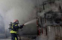 حريق هائل يلتهم منطقة صناعية في العاصمة الإيرانية