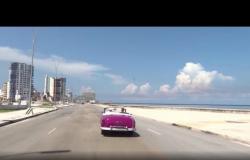 سيارة قديمة مكشوفة تتجول في "جزيرة أشباح".. هكذا عزل فيروس كورونا كوبا عن العالم
