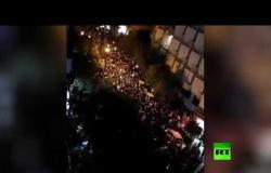 احتجاجات واسعة أمام مشفى جم في طهران بعد وفاة موسيقار شهير