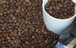 مختصّون يحذّرون: تناول القهوة "على معدة فارغة" خطر.. تجنّبوه
