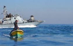 بالرصاص الحي.. زوارق إسرائيلية تهاجم الصيادين الفلسطينيين في بحر غزة