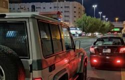 "المرور" يقبض على قائد سيارة أعاق سير مركبة أخرى تقودها امرأة على طريق مكة القديم