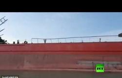 روسيا.. الانفجار في ناقلة نفط في بحر آزوف تسبب بفجوة يصل حجمها إلى 12 مترا