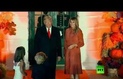 شاهد.. ترامب وزوجته يلتقيان شبيهيهما الصغيرين أثناء الاحتفال بعيد "الهالوين"