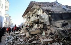 مقتل 4 أشخاص وإصابة 120 آخرين في زلزال أزمير غرب تركيا