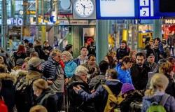 بسبب "تهديد إرهابي".. إخلاء محطة القطار الرئيسة في أوتريخت الهولندية
