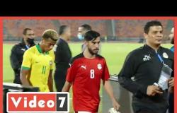 الحزن يظهر علي نيريز لاعب أياكس بعد هزيمة البرازيل من مصر