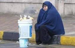 "سيدة المطر".. قصة صورة شغلت المصريين