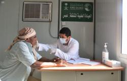 العيادات الطبية المتنقلة في مديرية عبس بمحافظة حجة تواصل تقديم خدماتها العلاجية