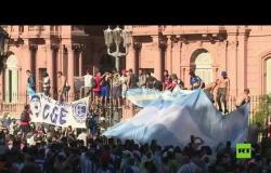 اشتباكات في وسط العاصمة الأرجنتينية أثناء مراسم وداع مارادونا