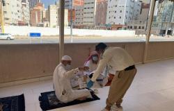 طلاب المعهد الثانوي الصناعي بمكة يشاركون في خدمة المصلين