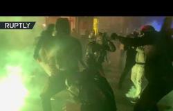 باريس تغرق في الفوضى جراء اشتباكات عنيفة بين المحتجين والشرطة