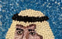 شاهد .. فنانة سعودية تبدع في رسم "فهد بن سلطان" على لوحة من الورد