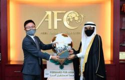 السفير السعودي في ماليزيا يُسلم ملف استضافة كأس آسيا 2027