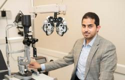 جراحة دقيقة والمشرط لطبيب سعودي أنهى معاناة "كندية" مع ضعف البصر