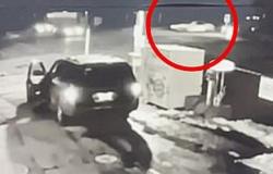 فيديو حادث صادم .. كيف انشطرت سيارة نصفين وقتل ركابها