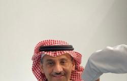 شاهد .. رئيس جامعة الملك سعود يتلقى الجرعة الثانية من "فايزر"