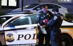الولايات المتحدة.. سيارة شرطة تخترق حشدًا من المواطنين وتدهس عددًا منهم