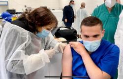 السلطة الفلسطينية تبدأ حملة التطعيم ضد "كورونا" في الضفة