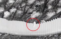 فيديو صادم.. شاهد ما حدث لطفلتين فوق جدار أمريكا- المكسيك الحدودي