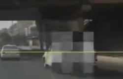 شاهد.. مواطن يوثّق ركوب شخصين في صندوق "وانيت" يحمل شعار أمانة مكة