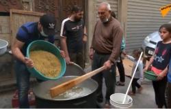 الفرحة هنا.. قصة "أبو يوسف" يطهو الجريشة مجاناً لفقراء غزة في رمضان
