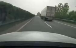 فيديو مروع.. شاهد نهاية السرعة القصوى على طريق بالصين