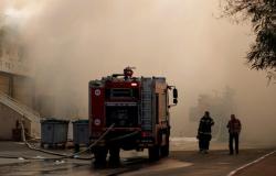 إسرائيل.. حريق كبير بقرية قرب ضواحي مطار بن غوريون وإجلاء سكان
