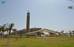 مسجد مطار الملك عبد العزيز تحفة معمارية مستوحاة من التراث الإسلامي