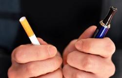 متخصص يُحذر من مخاطر استخدام السجائر الإلكترونية: "لا تساعد على إيقاف التدخين"