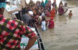 بالصور.. 107 أطنان من السلال الغذائية مساعدات عاجلة لمتضرري الفيضانات في بنجلاديش