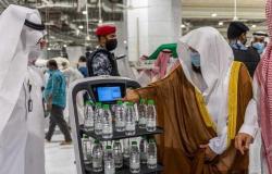 السعودية .. روبوت ذكي لتوزيع مياه زمزم في الحرم المكي