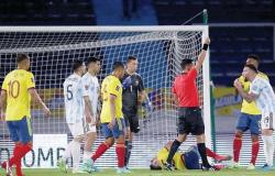 «رودريجيز» يفتح النار على مدرب كولومبيا