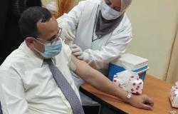 محافظ شمال سيناء يحصل على الجرعة الثانية من لقاح فيروس كورونا (صور)