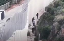 جنود إسرائيليون يطلقون قنابل دخانية على لبنانيين في منطقتين حدوديتين