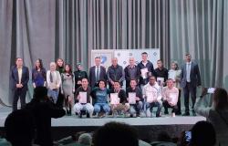 رئيس «جامعة الأقصر» يهنئ طالبين حصلا على المركزين الأول والثاني في «أولمبياد اللغة الروسية»