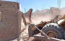 إزالة 25 منزلا من «مساكن زرزارة» بعد نقل الأسر إلى بديل العشوائيات في سفاجا