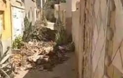 «المصري اليوم» داخل مقابر شبين الكوم عقب قيام شخص بإخراج أكفان الموتى (فيديو)