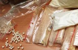 ضبط 25 لفافة «شابو» و60 قرصا مخدرا مع عاملين في سوهاج