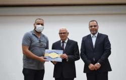 محافظ بورسعيد يشكر وزيرة التجارة لدعم القطاع الصناعى