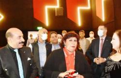وزيرة الثقافة ومحافظ أسوان يفتتحان سينما ومسرح الصداقة