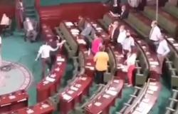 البرلمان التونسي: نائب حاول «ركل» عبير موسى بعد ضربها