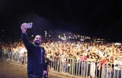 مصطفى حجاج يحيي حفل كامل العدد في بورسعيد